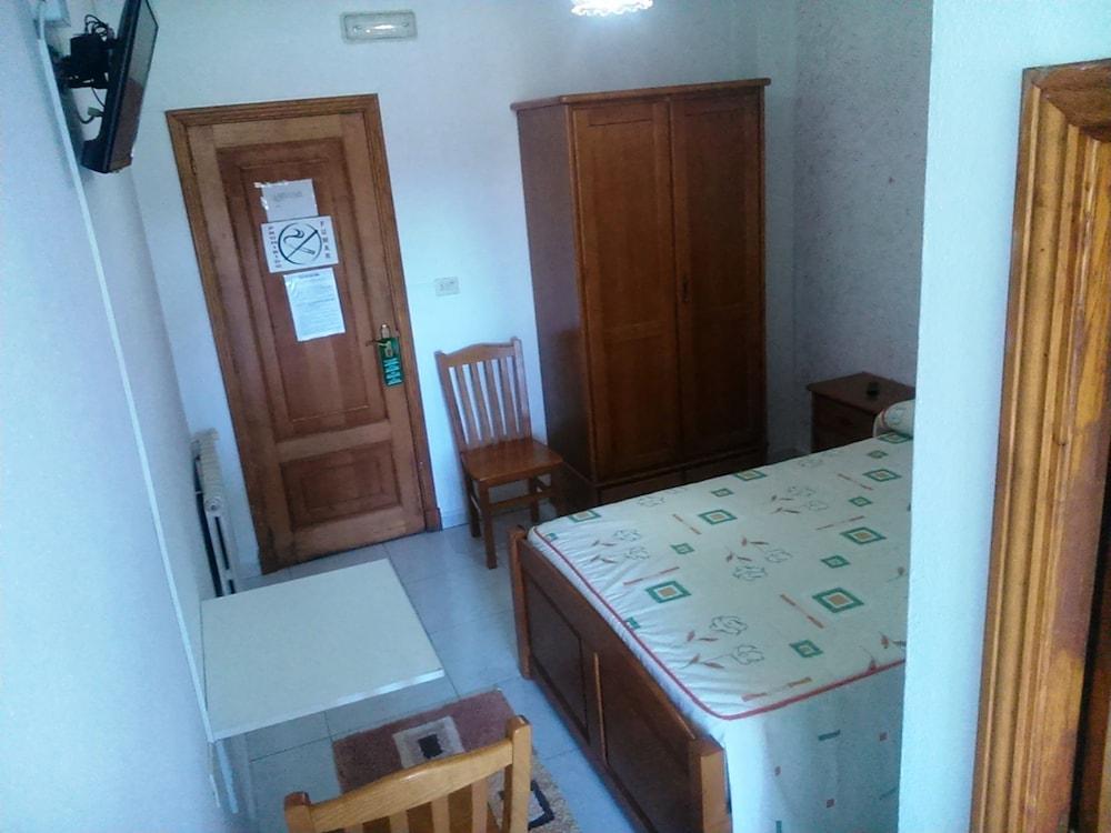 Hostal Sequeiros San Ciprián de Viñas エクステリア 写真