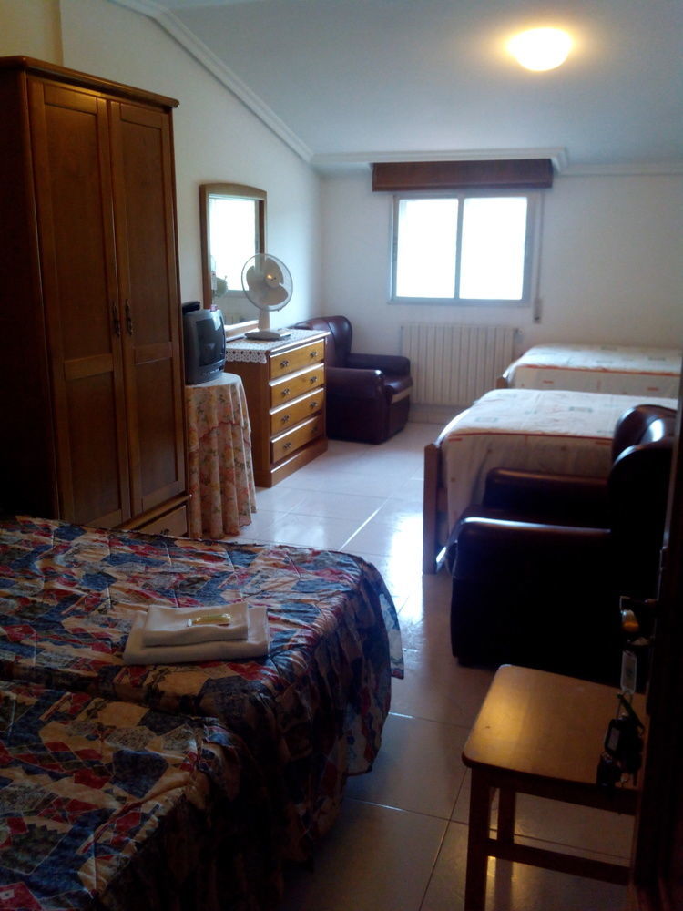 Hostal Sequeiros San Ciprián de Viñas エクステリア 写真